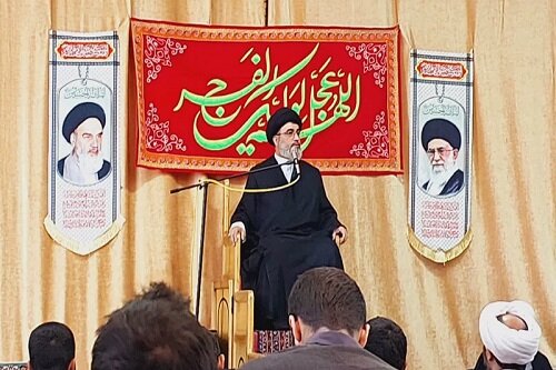 رسانه‌های استکباری همه مشکلات را به پای دین و دینداران می‌نویسند