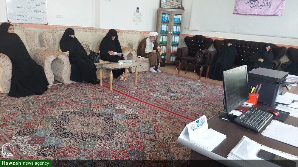 عمل به آن‌چه یاد گرفتیم و یاد دادن به دیگران از نشانه‌های تکریم علم است + عکس