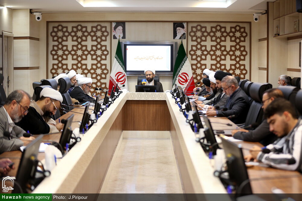 تصاویر/ نشست هم اندیشی حوزه، نظام و نقش آفرینی حوزویان در آینده