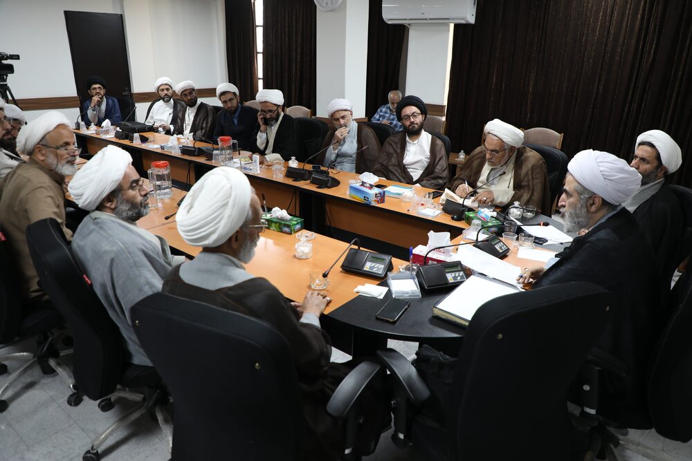 نشست معاون آموزش حوزه های علمیه با اساتید سطح یک حوزه
