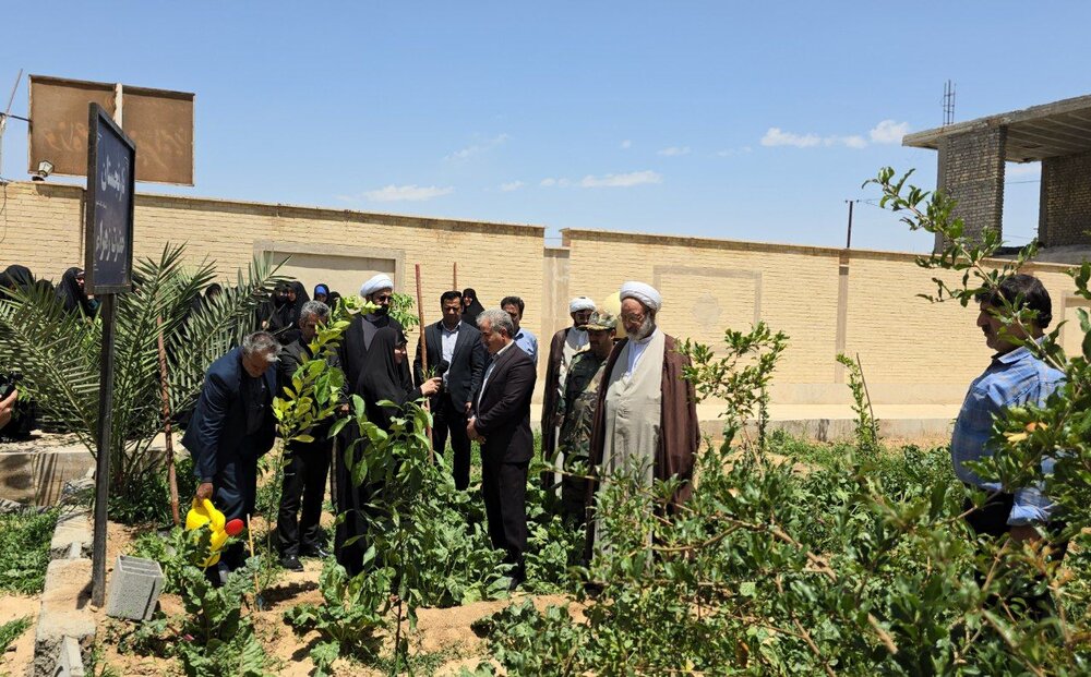 هم‌افزایی حوزه علمیه و منابع طبیعی در مهریز؛ «نارنجستان حضرت زهرا(س)» افتتاح شد