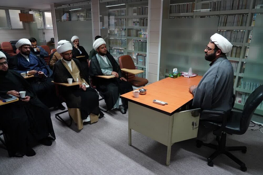 بازدید طلاب مؤسسه مطالعات اسلامی خوزستان از مؤسسه امام خمینی(ره)