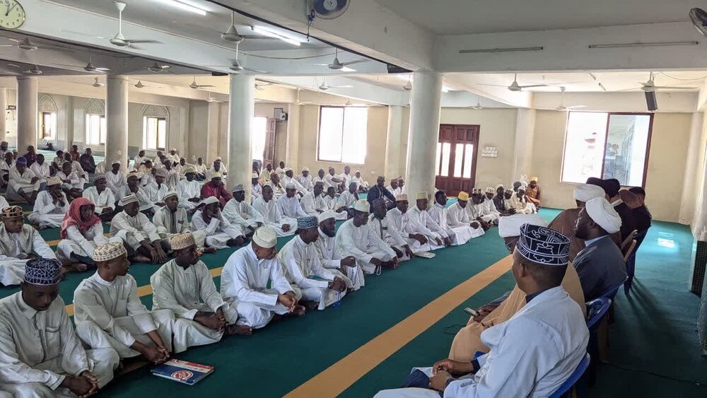 Hawza ya Imaam Swadiq (as) yapokea ugeni kutoka katika maktaba ya Sayyed Hakim (ra) Najaf Ashraf nchini Iraqi