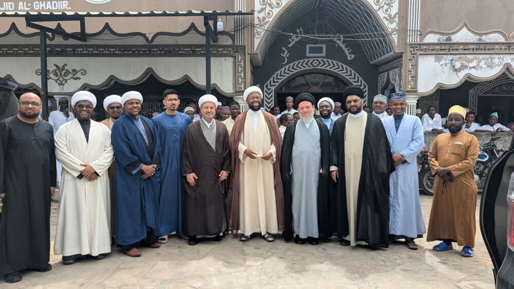 Hawza ya Imaam Swadiq (as) yapokea ugeni kutoka katika maktaba ya Sayyed Hakim (ra) Najaf Ashraf nchini Iraqi Hawza ya Imaam Swadiq (as) yapokea ugeni kutoka katika maktaba ya Sayyed Hakim (ra) Najaf Ashraf nchini Iraqi