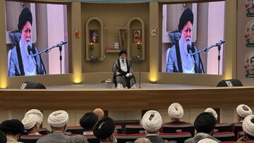 اخلاص و ولایتمداری، رمز ماندگاری جهاد در حیات طلبگی/ حقیقت طلبگی، خدمت بی‌منت به امام عصر(عج) است