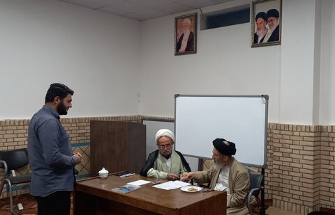 تصاویر/ مصاحبه علمی درس خارج طلاب مدارس علمیه کاشان