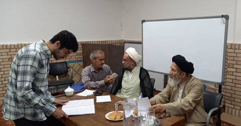 تصاویر/ مصاحبه علمی درس خارج طلاب مدارس علمیه کاشان