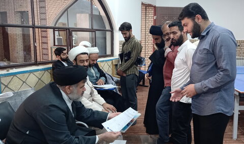 تصاویر/ مصاحبه علمی درس خارج طلاب مدارس علمیه کاشان