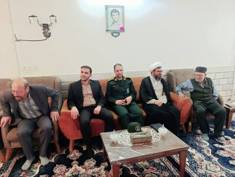 تصاویر دیدار مسئولان الیگودرز با خانواده معظم شهدا