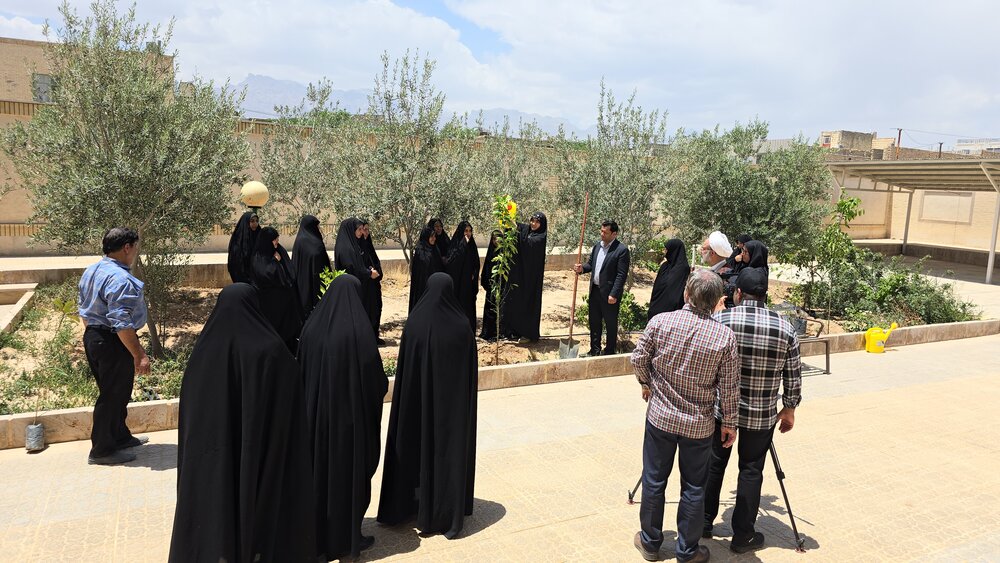همافزایی حوزه علمیه و منابع طبیعی در مهریز؛ «نارنجستان حضرت زهرا(س)» افتتاح شد