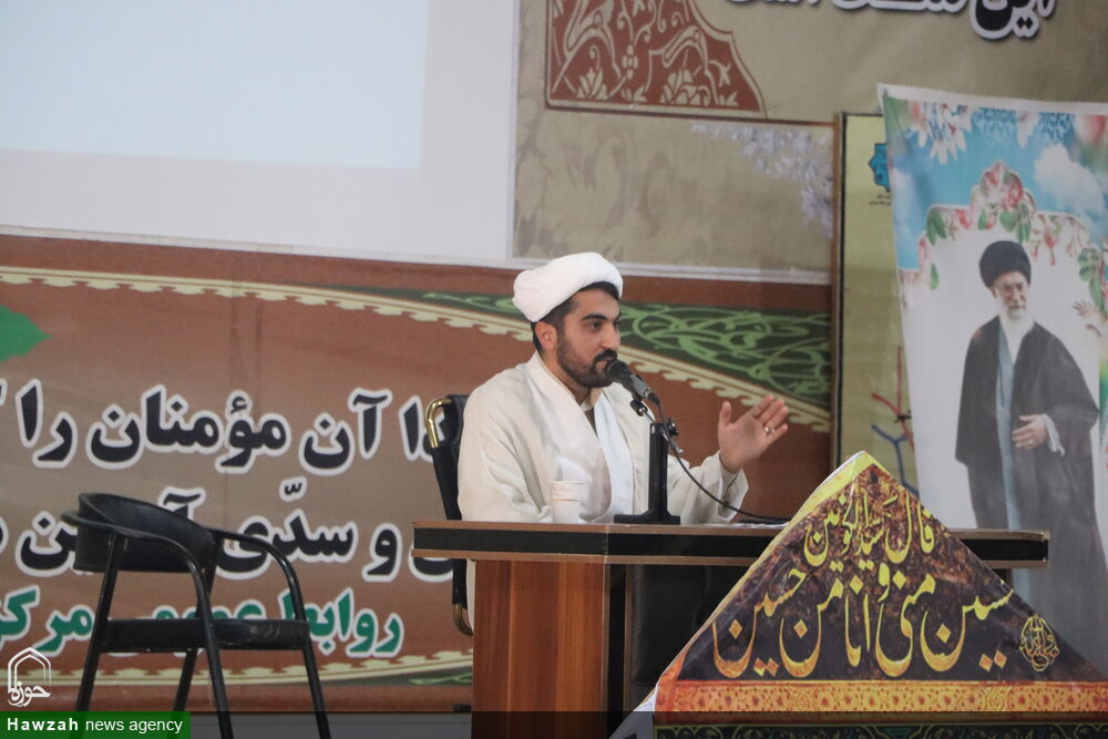 معارف را با زبان روز و  در قالب‌هایی نوین به نسل جوان منتقل کنیم