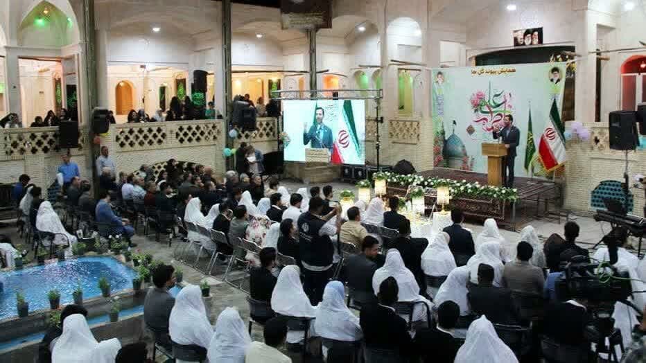 ۱۱۰ زوج آران و بیدگلی پیمان زندگی را امضا کردند+ عکس