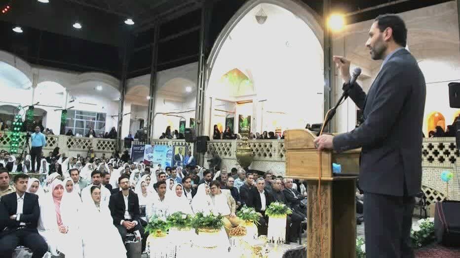 ۱۱۰ زوج آران و بیدگلی پیمان زندگی را امضا کردند+ عکس