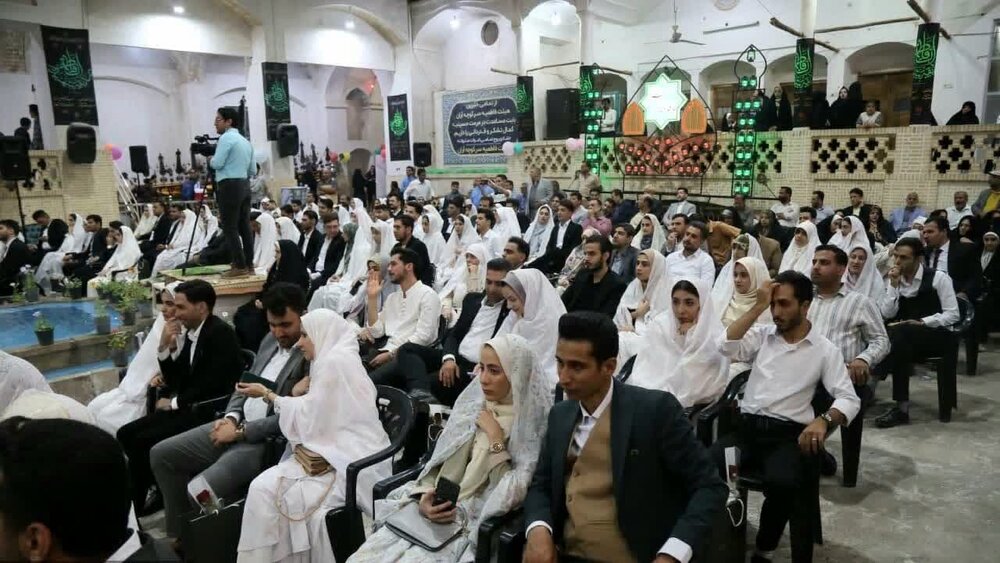 ۱۱۰ زوج آران و بیدگلی پیمان زندگی را امضا کردند+ عکس