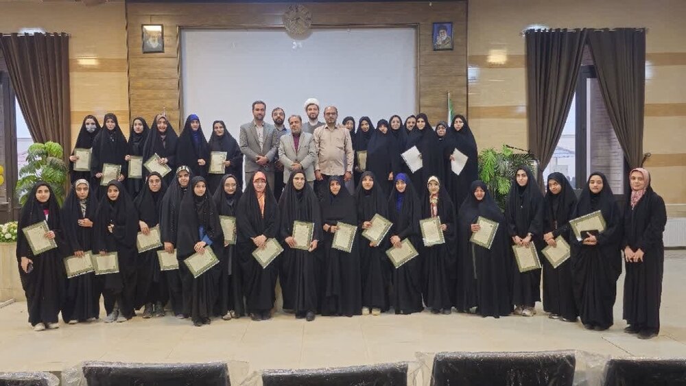 نخستین جلسه هم اندیشی خواهران یاور نماز منطقه کاشان برگزار شد