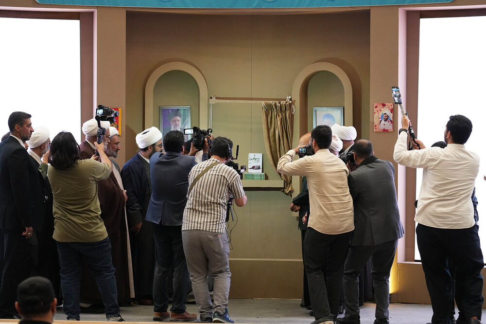 کتاب «اینجا جای کسی خالی است» در یادواره شهدای روحانی خراسان رونمایی شد