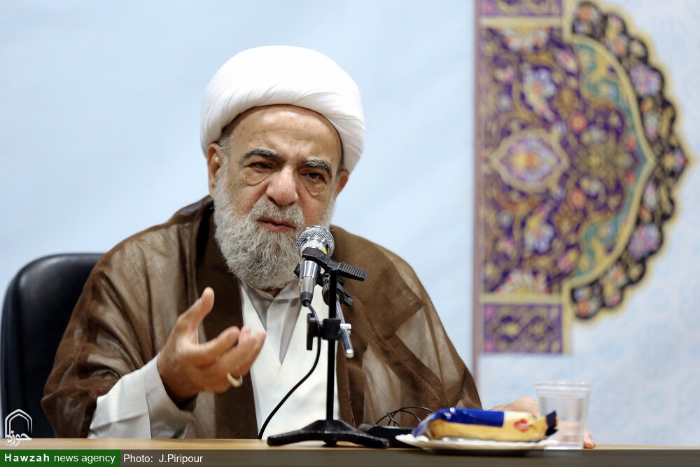 گزارشی از همایش طلایهدار مقاومت؛ از تاثیر فلسفه سیاسی امام در پیروزی انقلاب تا خطری که حوزه را تهدید میکند