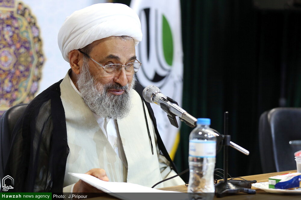 گزارشی از همایش طلایهدار مقاومت؛ از تاثیر فلسفه سیاسی امام در پیروزی انقلاب تا خطری که حوزه را تهدید میکند