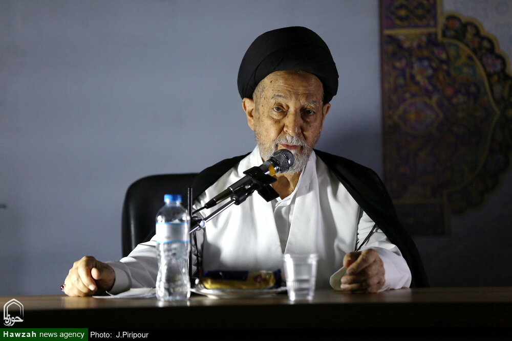 گزارشی از همایش طلایهدار مقاومت؛ از تاثیر فلسفه سیاسی امام در پیروزی انقلاب تا خطری که حوزه را تهدید میکند