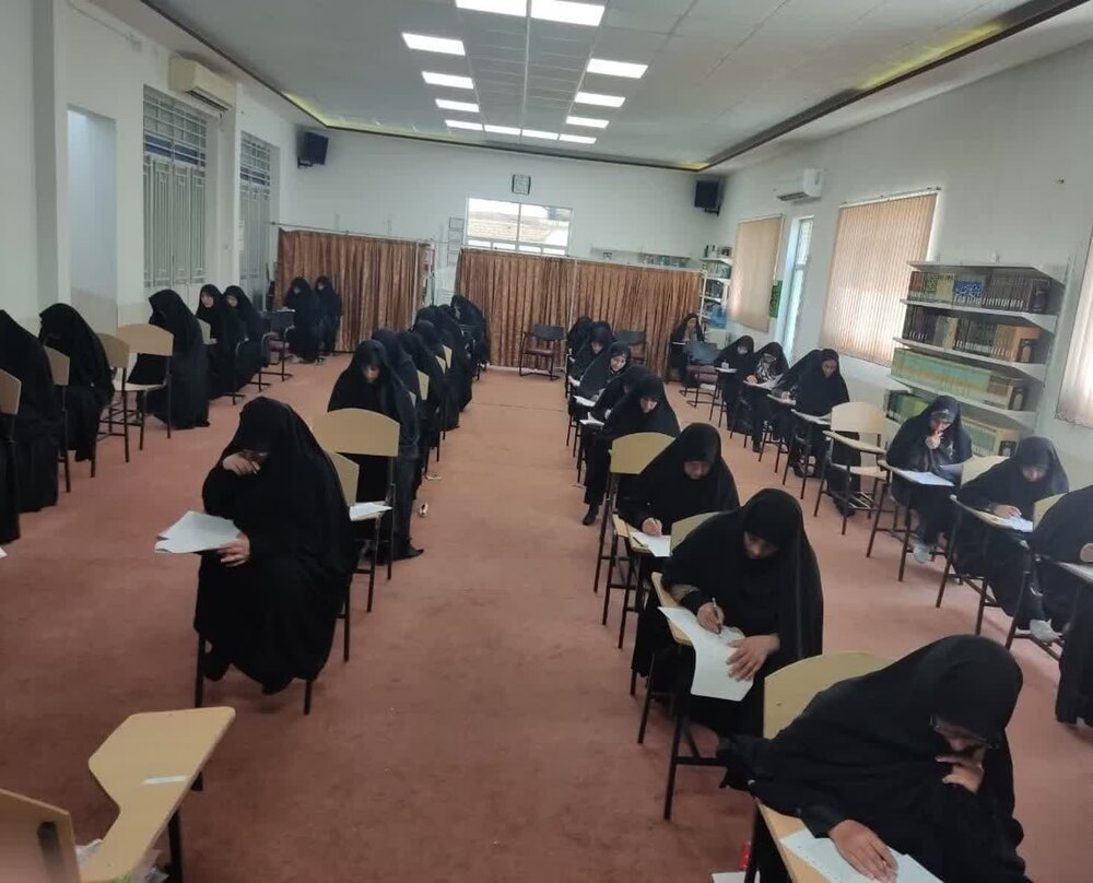 آزمون جذب اساتید حوزه‌ علمیه خواهران در یزد برگزار شد