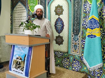 عزت امروز کشور، به برکت روشن‌گری‌های امام راحل است