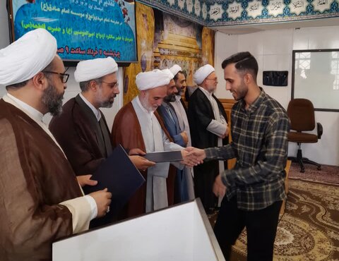 مراسم تقدیر و تجلیل از طلاب ممتاز