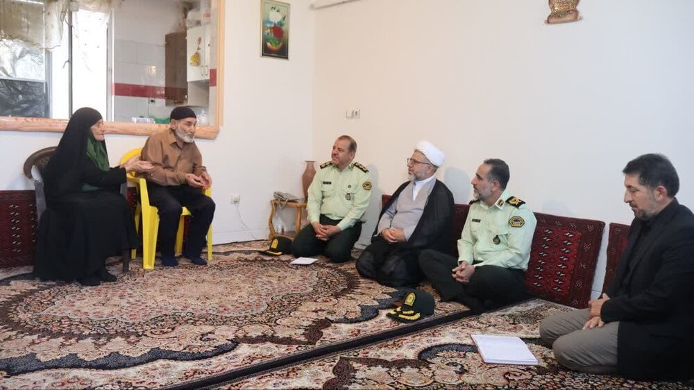 دیدار "سردار نجفی" فرمانده انتظامي استان همدان با همکار بازنشسته حسن اسعدی نژاد