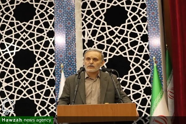 قرآن راهگشای زندگی در پیچیدگی‌های جهان معاصر است