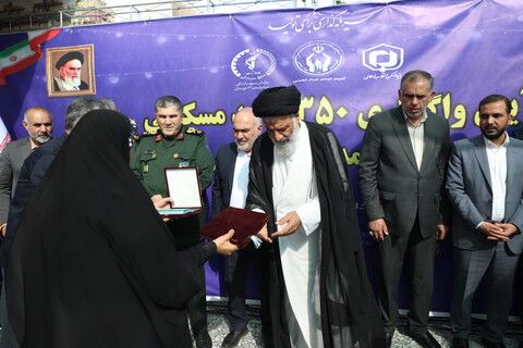 آیین واگذاری 350 واحد مسکونی به مددجویان کمیته امداد در شهرستان کارون