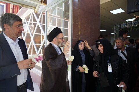 تصاویر آیین بدرقه اعزام حجاج لرستانی به سرزمین وحی از فرودگاه بین المللی خرم آباد