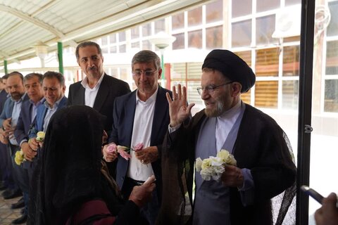 تصاویر آیین بدرقه اعزام حجاج لرستانی به سرزمین وحی از فرودگاه بین المللی خرم آباد