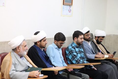تصاویر/ جلسه هماهنگی خادمین طرح ولایت طلاب در موسسه آموزشی و پژوهشی امام خمینی(ره)