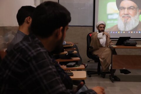 تصاویر/ جلسه هماهنگی خادمین طرح ولایت طلاب در موسسه آموزشی و پژوهشی امام خمینی(ره)