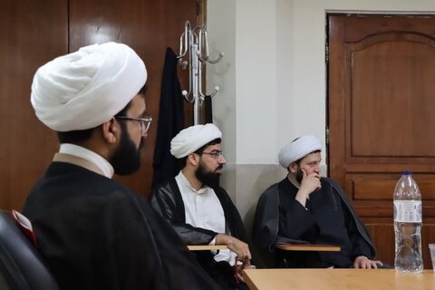تصاویر/ جلسه هماهنگی خادمین طرح ولایت طلاب در موسسه آموزشی و پژوهشی امام خمینی(ره)