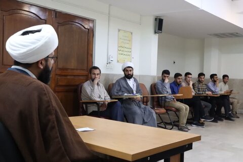 تصاویر/ جلسه هماهنگی خادمین طرح ولایت طلاب در موسسه آموزشی و پژوهشی امام خمینی(ره)