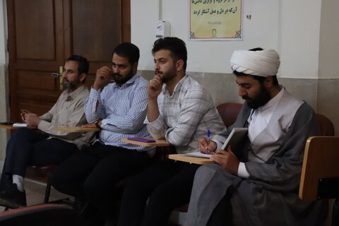 تصاویر/ جلسه هماهنگی خادمین طرح ولایت طلاب در موسسه آموزشی و پژوهشی امام خمینی(ره)