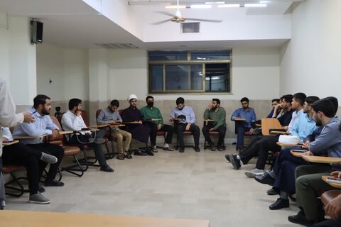 تصاویر/ جلسه هماهنگی خادمین طرح ولایت طلاب در موسسه آموزشی و پژوهشی امام خمینی(ره)