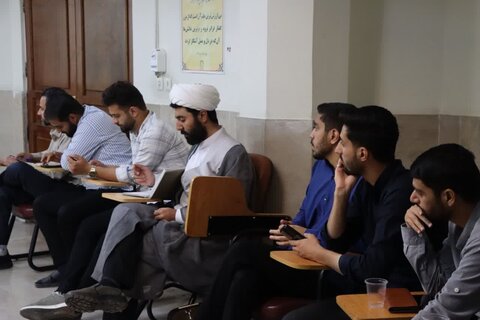 تصاویر/ جلسه هماهنگی خادمین طرح ولایت طلاب در موسسه آموزشی و پژوهشی امام خمینی(ره)