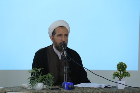 تصاویر / دیدار امام جمعه استان قزوین با روحانیون منطقه بویین زهرا