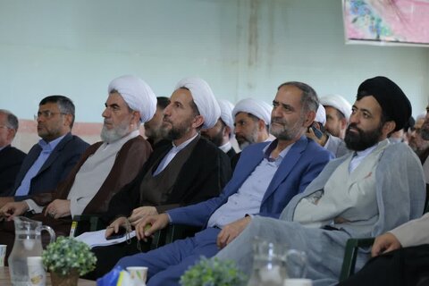 تصاویر / دیدار امام جمعه استان قزوین با روحانیون منطقه بویین زهرا