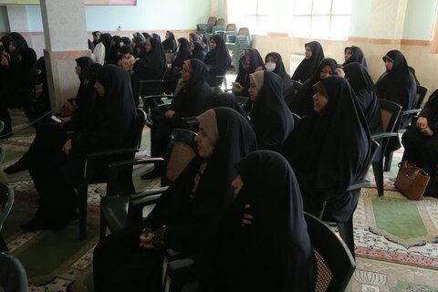 تصاویر / دیدار امام جمعه استان قزوین با روحانیون منطقه بویین زهرا