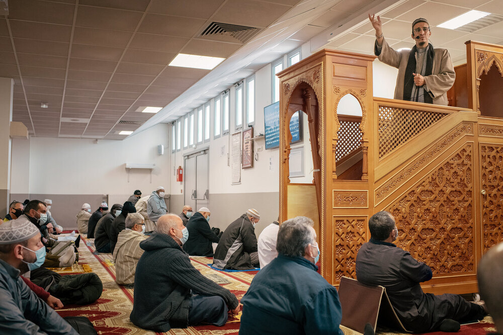 فرانس میں مسجد پر شیطان پرستوں کا حملہ، قرآن کی بے حرمتی اور آتش زنی کی کوشش