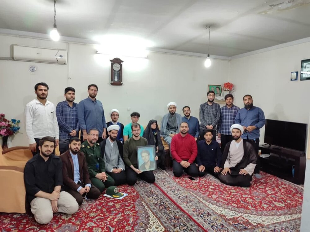 فیلم | دیدار طلاب بسیجی همدان با مادر شهید نظامعلی رمضانی