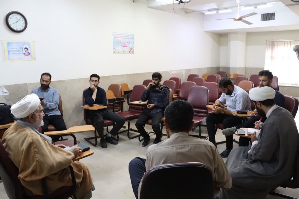 تصاویر/ جلسه هماهنگی خادمین طرح ولایت طلاب در موسسه آموزشی و پژوهشی امام خمینی(ره)