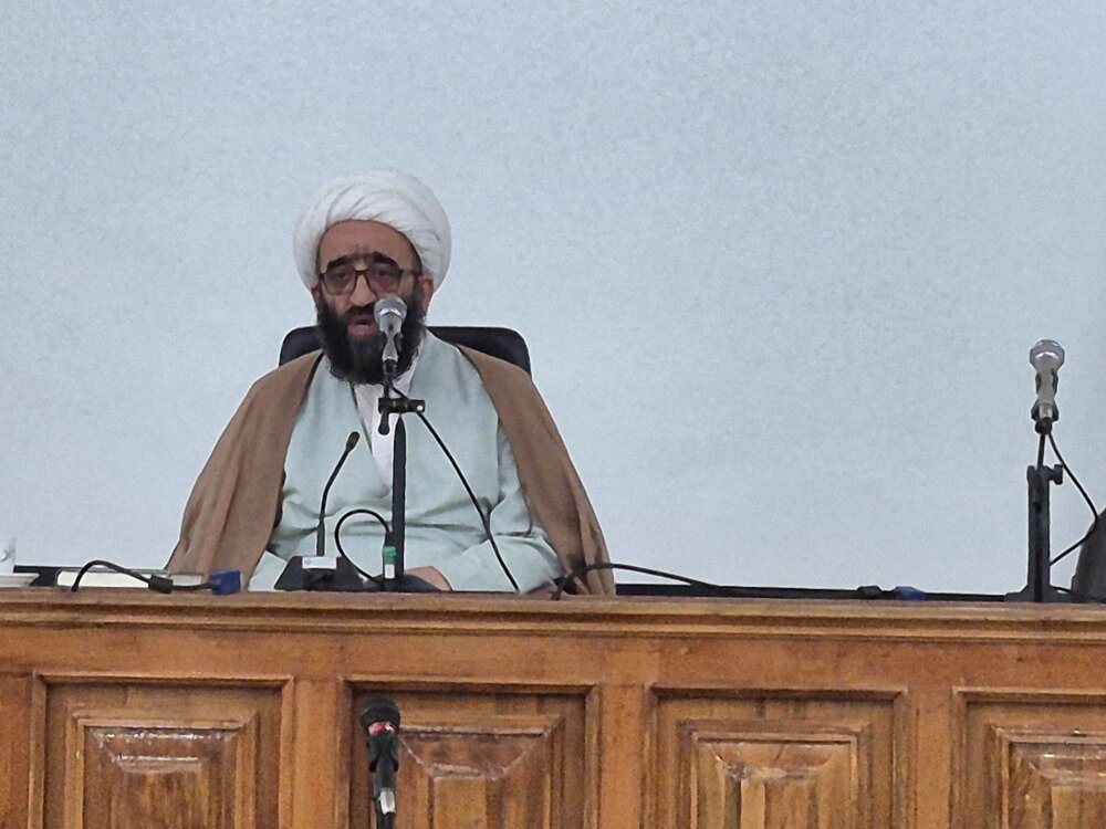 پیام رهبری معظم برای روحانیت نقشه راهی برای بازسازی عقلانیت حوزه است+ عکس