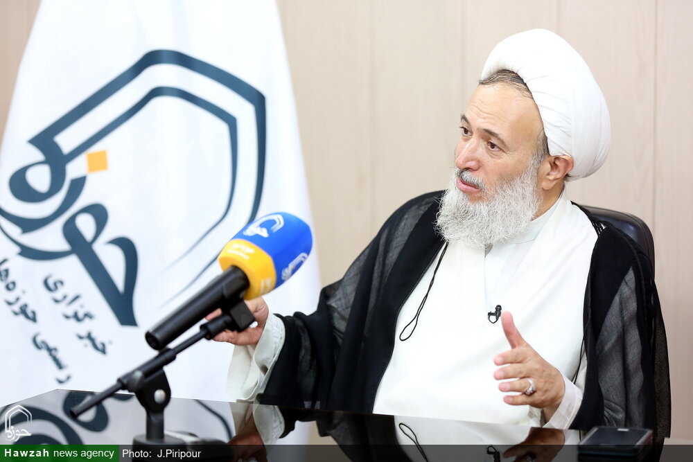 اگر معنویت و عرفان امام(ره) نبود، انقلاب به نتیجه مطلوب نمیرسید / پنج رسالت کلیدی حوزه و نهاد روحانیت از نگاه امامین انقلاب