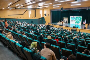تصاویر/ جشن ازدواج بیش از ۱۵۰ زوج جوان در تالار شهرِ کاشان