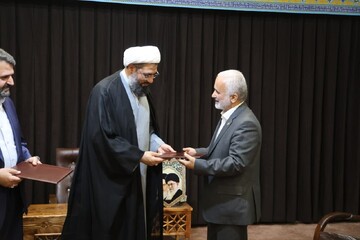 تصاویر / آیین تکریم و معارفه مدیر دفتر نمایندگی کانون‌های خدمت آستان قدس رضوی استان همدان