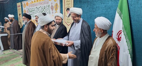 ممتازین پایه ۱ تا ۱۰ مدرسه علمیه علی بن موسی الرضا (ع)  یاسوج تجلیل شد