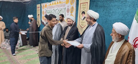 ممتازین پایه ۱ تا ۱۰ مدرسه علمیه علی بن موسی الرضا (ع)  یاسوج تجلیل شد